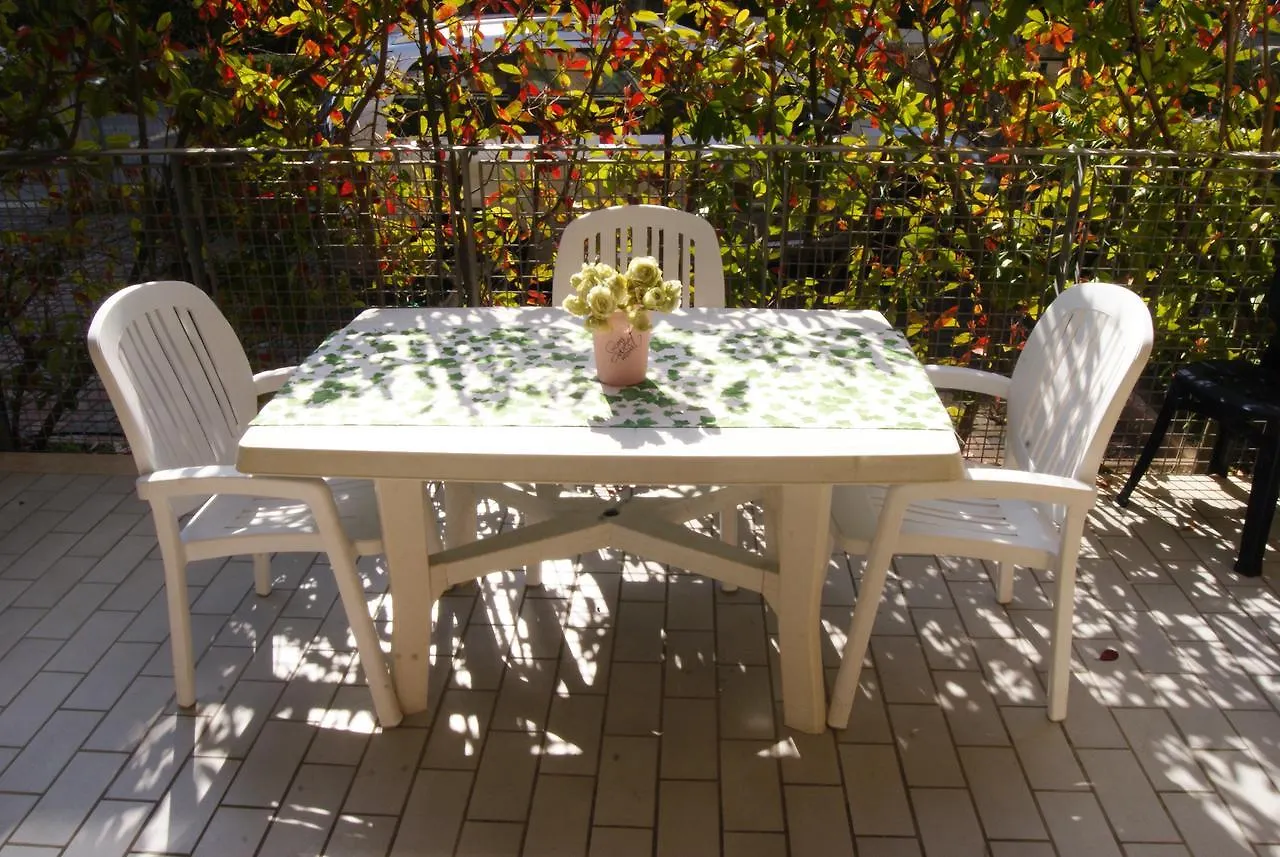 Appartamenti Villa Paola-Pochi Passi Dal Mare-Zona Piazza Aurora-Jesolo